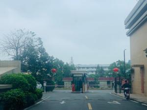 中山市火炬开发区中山港大道123号铂爵山花园4区1-3幢地下车库196号小车位_中山法拍房图片