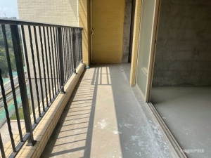 君华新城六区 4室2厅 144.75㎡ 毛坯_中山火炬开发区华佗山公园二手房图片