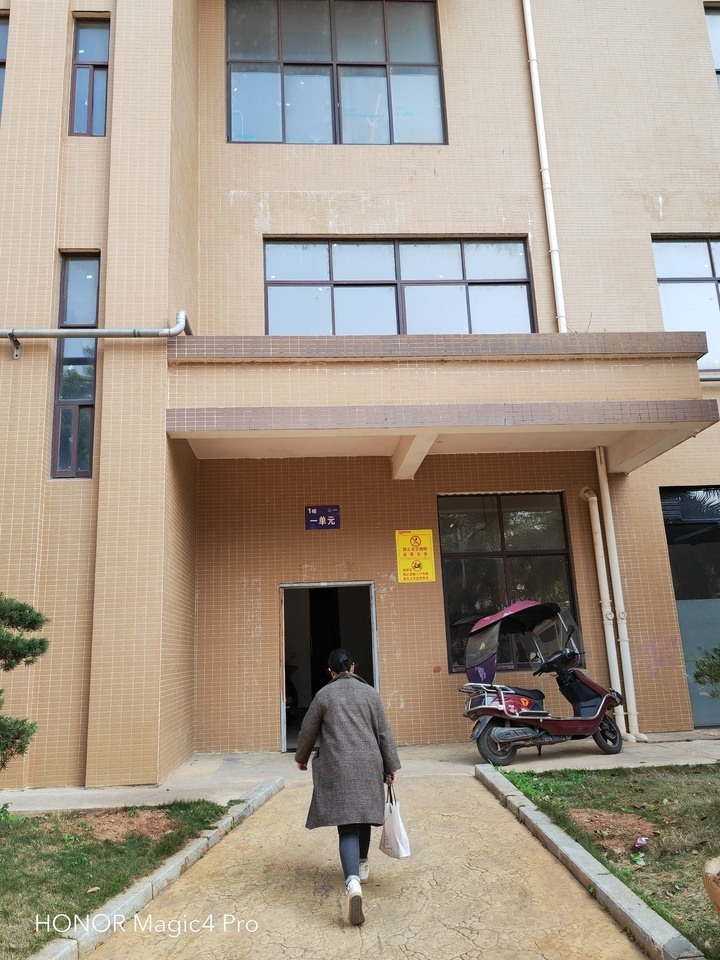 衡东县新塘镇建设沁园小区地下-2层车库244法拍房图片1