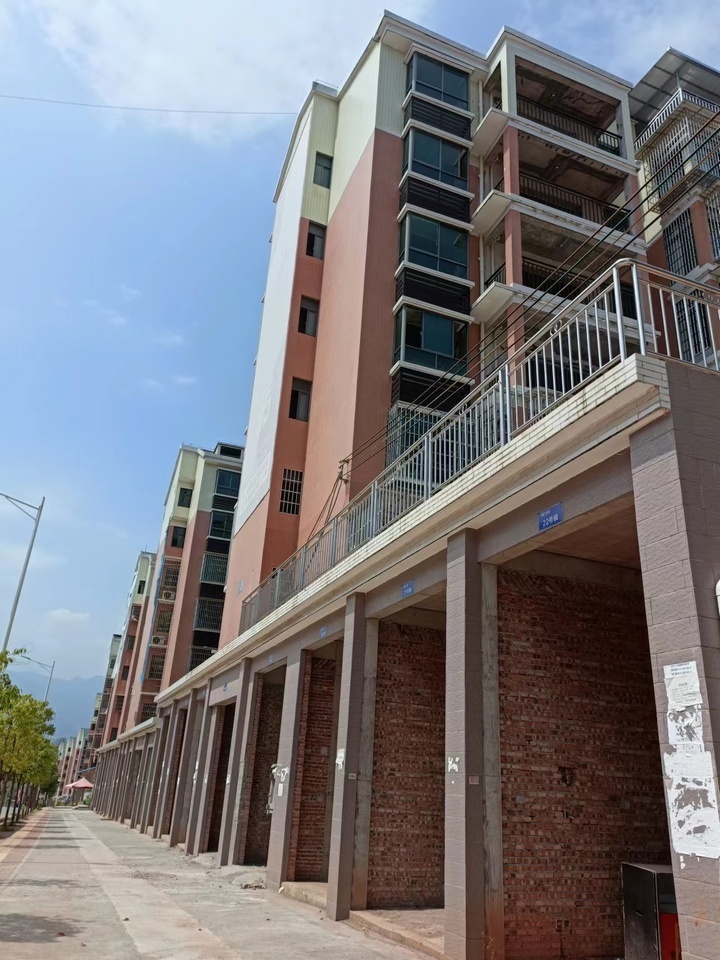 宜章县玉溪镇马耳冲小区三期15栋120号商业门面法拍房图片3