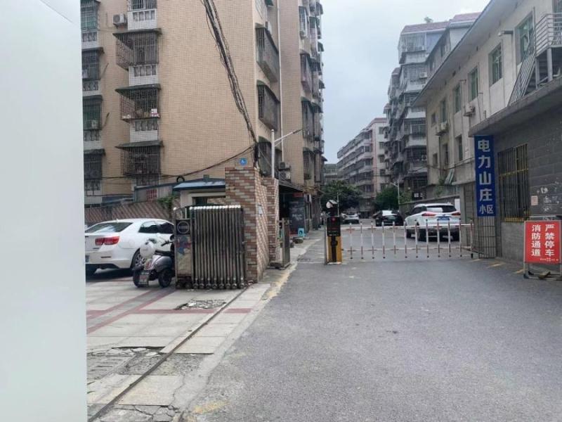 资兴市鲤鱼江延伸路鸿都商业广场A栋112号房法拍房图片1