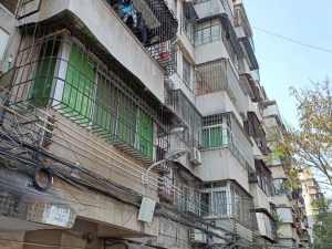 何计文与案外人共有的位于中山市石岐区安山大街西六巷8号404房中属于何计文25%的份额_中山法拍房图片