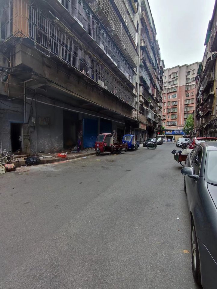 衡阳市蒸湘区易赖街283号702房法拍房图片1